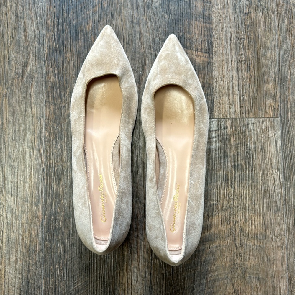 NWOT tan suede flats.